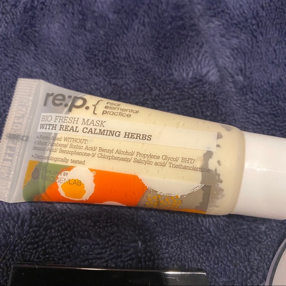 New makeup bundle - Picture 10 of 10